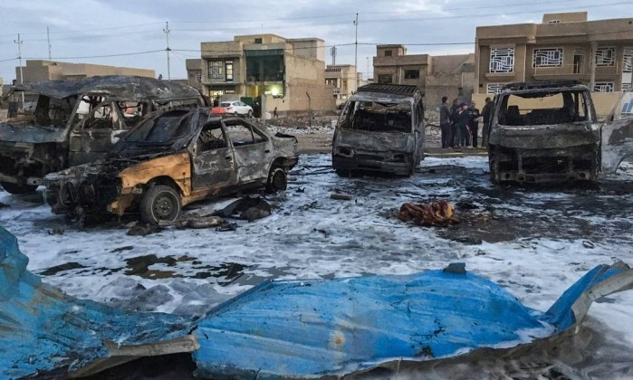 Resultado de imagem para Atentado com carro-bomba em Bagdá deixa dezenas de mortos; Estado Islâmico reivindica