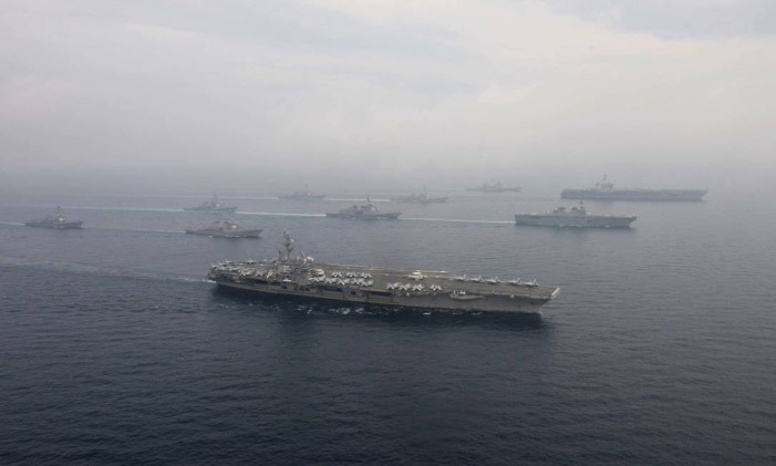 Porta-aviões dos EUA no Mar do Japão Foto: Mass Communications Specialist 2nd Class Kenneth Abbate / AP