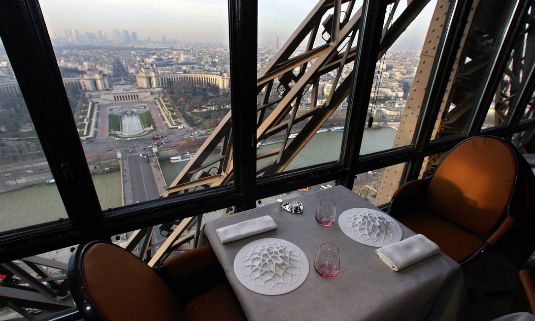 Le Jules Verne, o famoso restaurante na Torre Eiffel onde Trump e ...