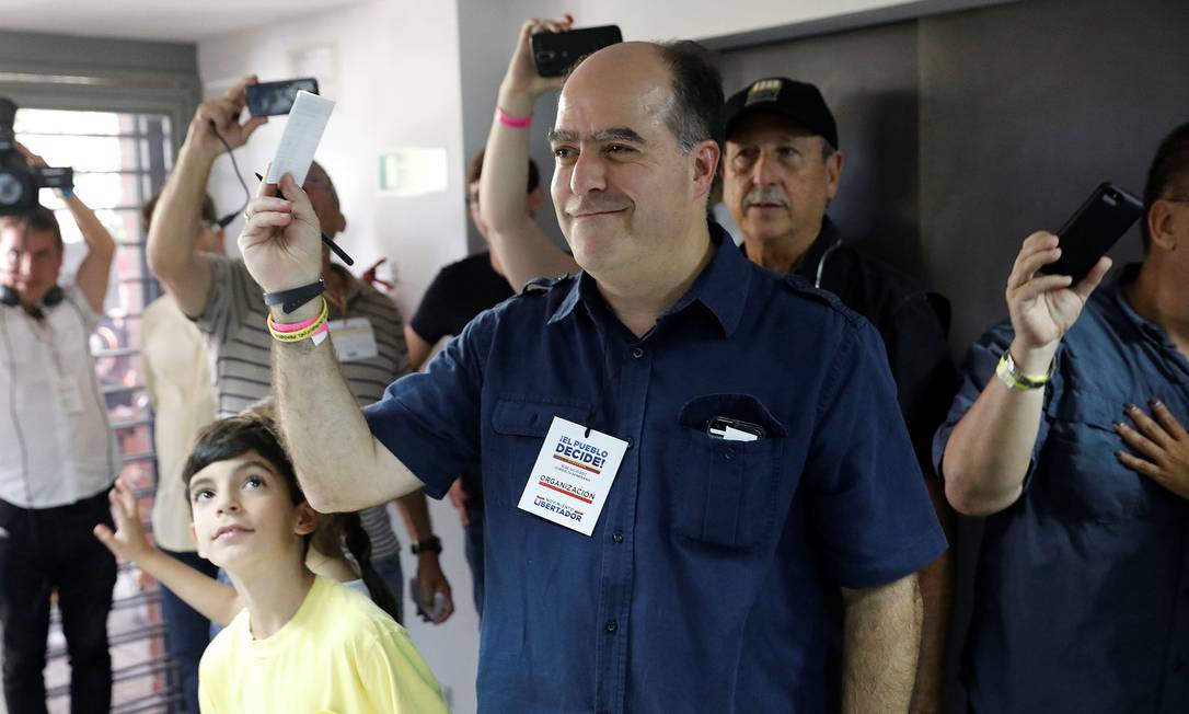 ‘Único diálogo com Maduro é sobre sua saída’, diz prefeito que fugiu ...