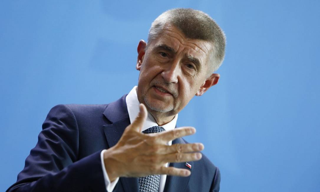 O primeiro-ministro tcheco chamou a moção do Parlamento Europeu de 'nonsense' Foto: MICHELE TANTUSSI / REUTERS