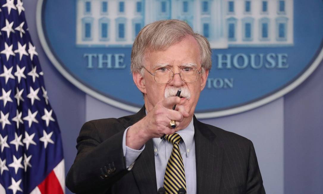 Conselheiro de Segurança Nacional John Bolton responde a perguntas de repórteres na Casa Branca Foto: JONATHAN ERNST / REUTERS