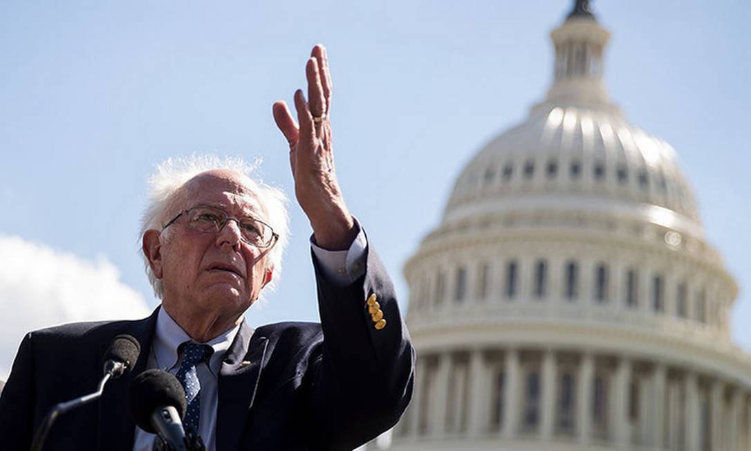 O senador democrata Bernie Sanders, que é comparado a Marx, Mao e Lenin por relatório da Casa Branca Foto: Drew Angerer / AFP
