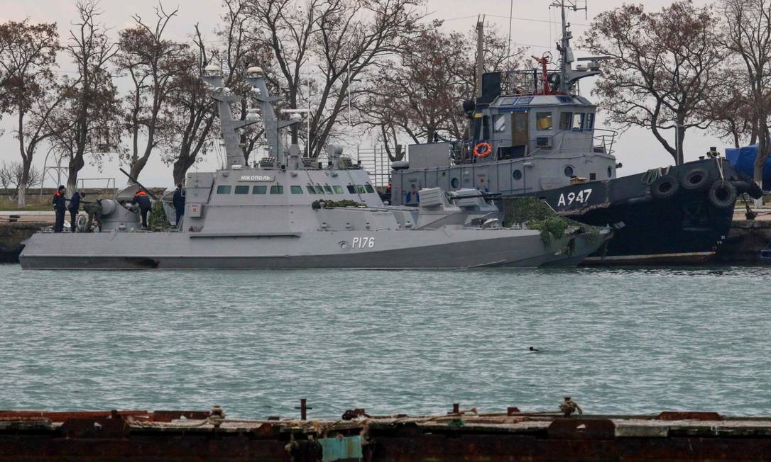 Navios ucranianos detidos no Estreito de Kerch, no Mar de Azov: incidente militar pode gerar conflito maior entre Moscou e Kiev Foto: AFP/26-11-18