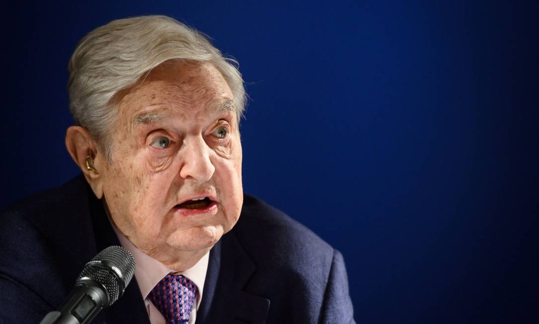 O bilionário George Soros, fundador da Open Society Foundation, que investe em programas em favor da democracia pelo mundo Foto: FABRICE COFFRINI / AFP