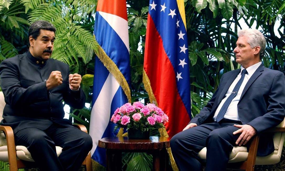 Presidentes da Venezuela, Nicolás Maduro, e de Cuba, Miguel Díaz-Canel, em encontro em Havana Foto: ERNESTO MASTRASCUSA / AFP 21-04-18