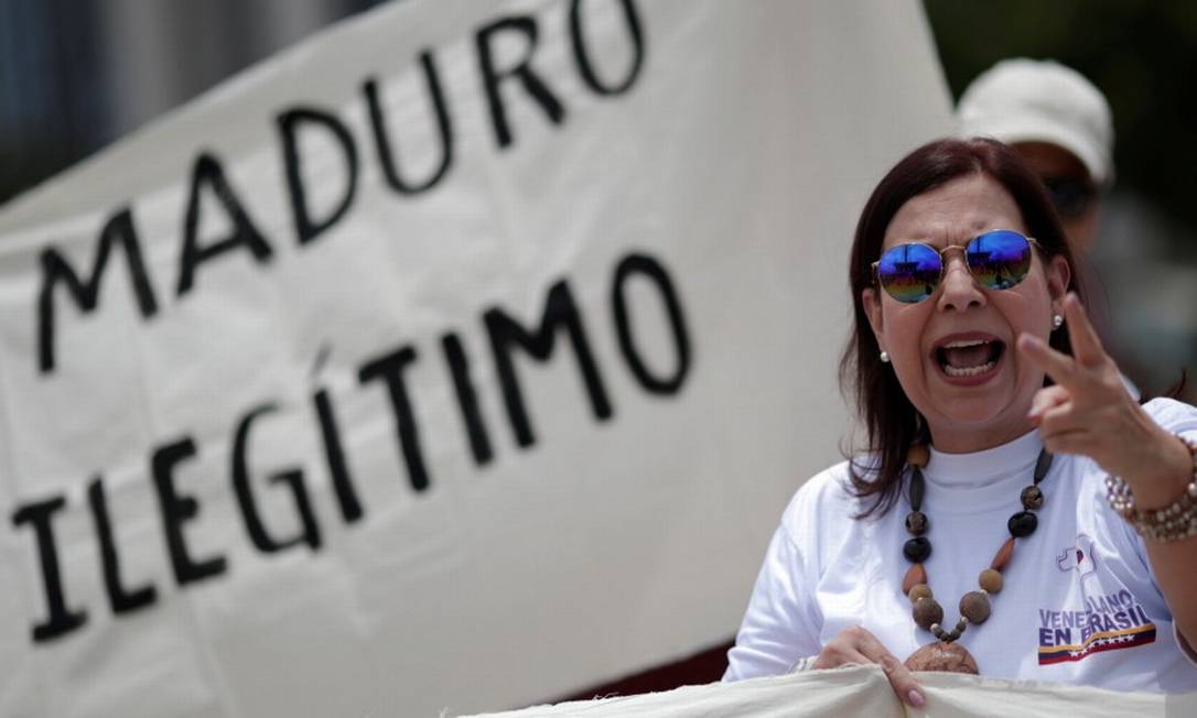A 'embaixadora' designada por Guaidó Maria Teresa Belandria durante protesto contra Nicolás Maduro em Brasília Foto: Ueslei Marcelino/ Reuters 
