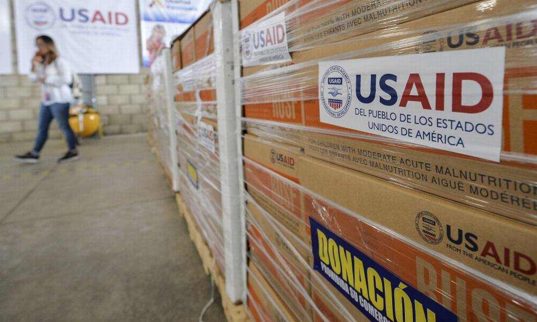 Caixas de ajuda envada pelos EUA para a Venezuela em um armazém em Cúcuta, na Colômbia Foto: LUIS ROBAYO / AFP 19-02-19