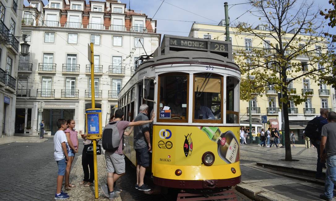 Praça Luis de camões, Chiado, Lisboa, Portugal. Foto: Cristina Massari