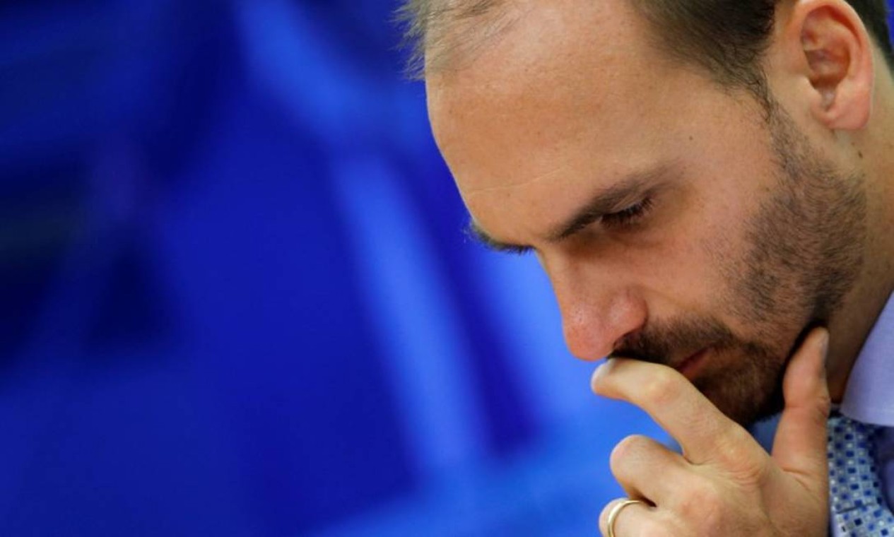 Eduardo Bolsonaro expõe criança em vídeo e viola lei novamente - Época