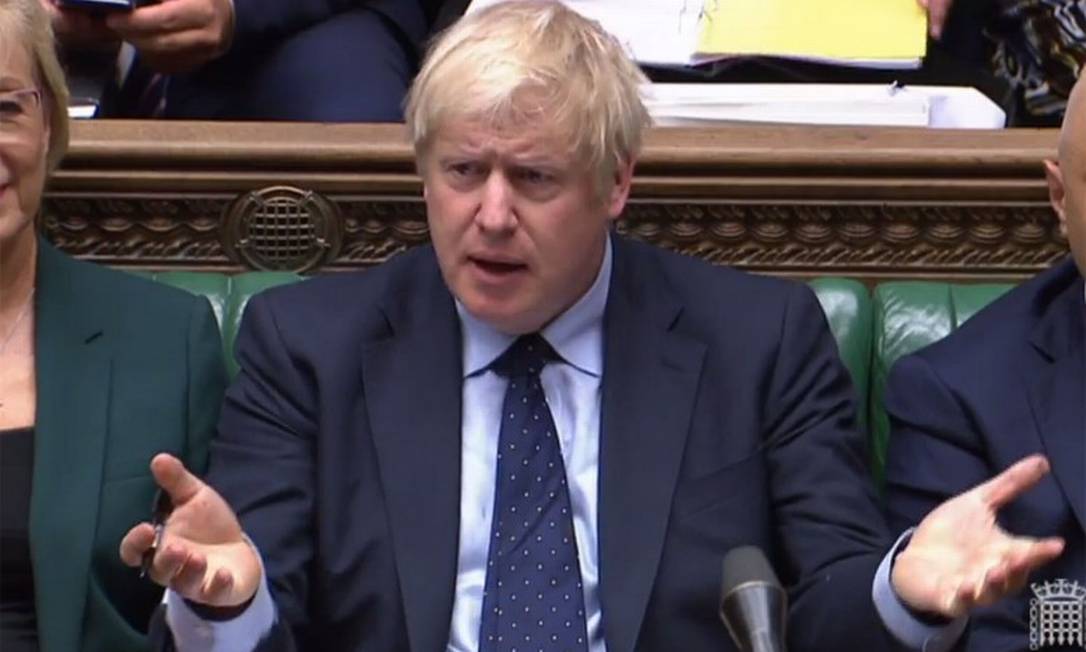 Johnson disse aos parlamentares que lei que impede Brexit sem acordo de transição pode dificultar sua negociação com a União Europeia Foto: - / AFP
