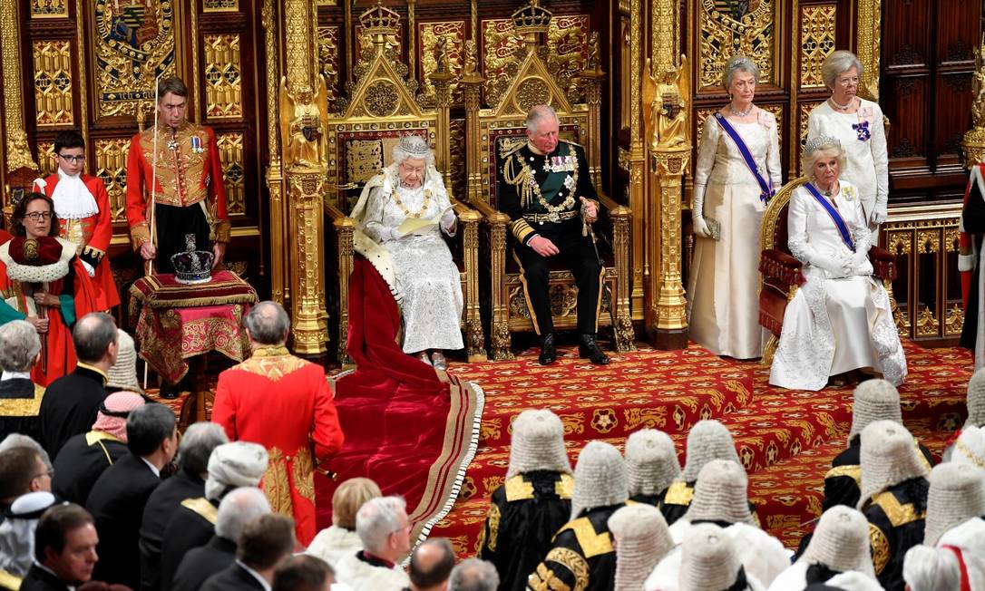 A rainha Elizabeth durante o discurso de abertura do ano parlamentar em Londres Foto: Toby Melville / REUTERS