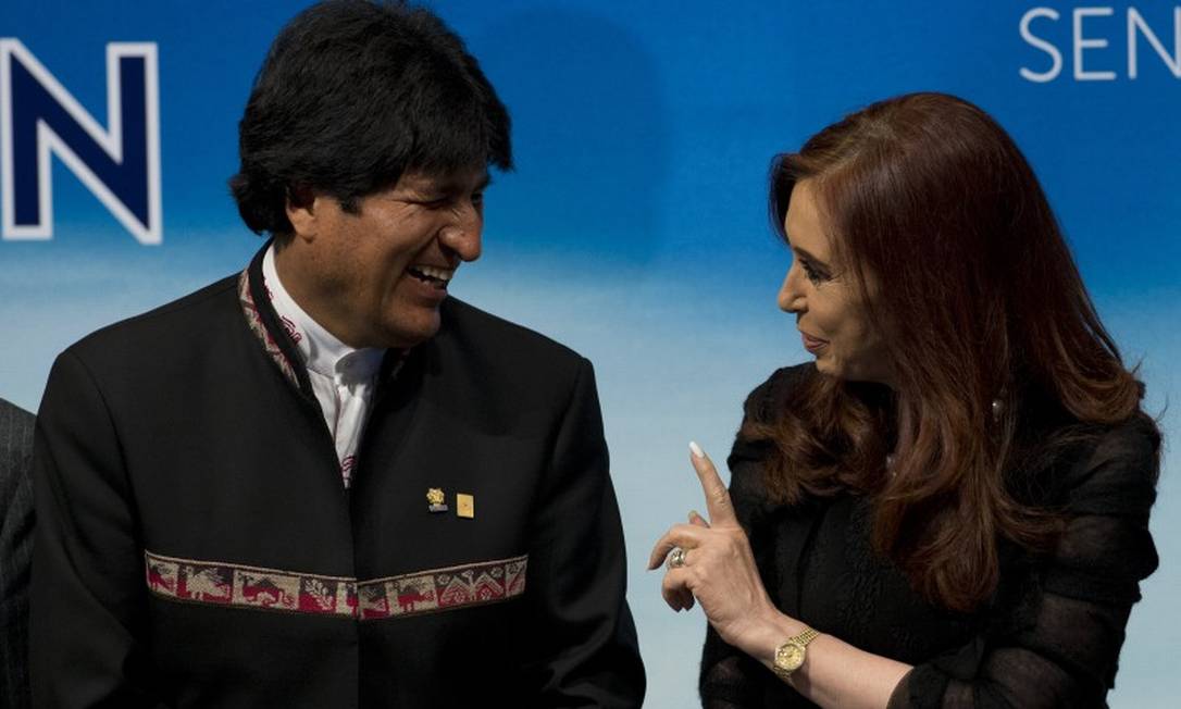 O ex-presidente da Bolívia, Evo Morales, e a vice-presidente eleita da Argentina Cristina Kirchner Foto: Pablo Porciuncula / AFP 12-7-13