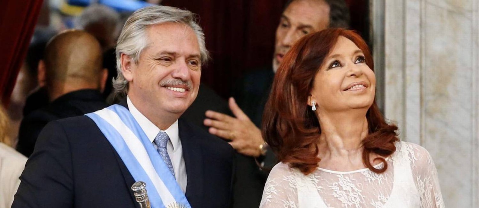 Fernández ao tomar posse, ao lado da vice Cristina Kirchner: reforma da Justiça Foto: Divulgação