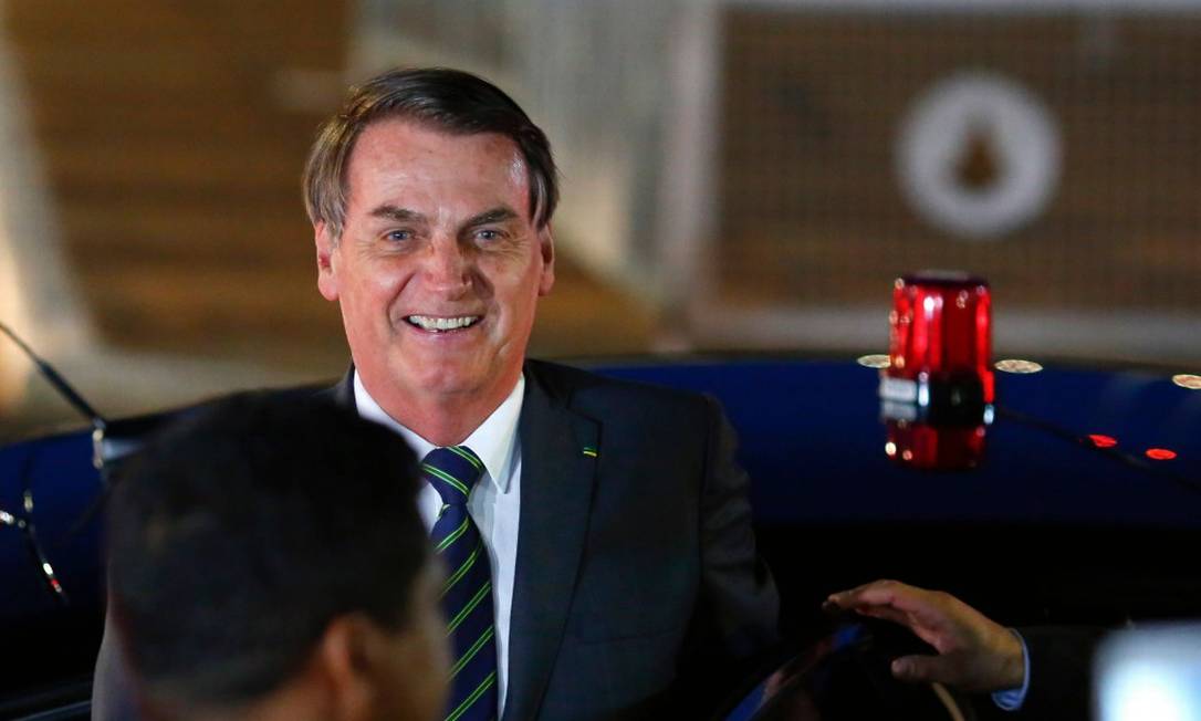 O presidente Jair Bolsonaro chega ao Palácio da Alvorada no dia 8 de janeiro Foto: SERGIO LIMA / AFP 8-1-20