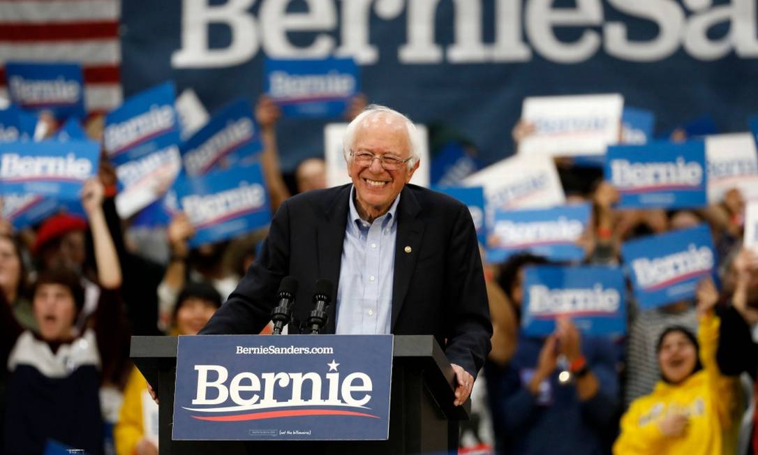 O senador de Vermont Bernie Sanders seria o preferido entre millennials e pessoas da Geração Z se a eleição fosse hoje, aponta pesquisa Foto: JEFF KOWALSKY / AFP 27-10-19