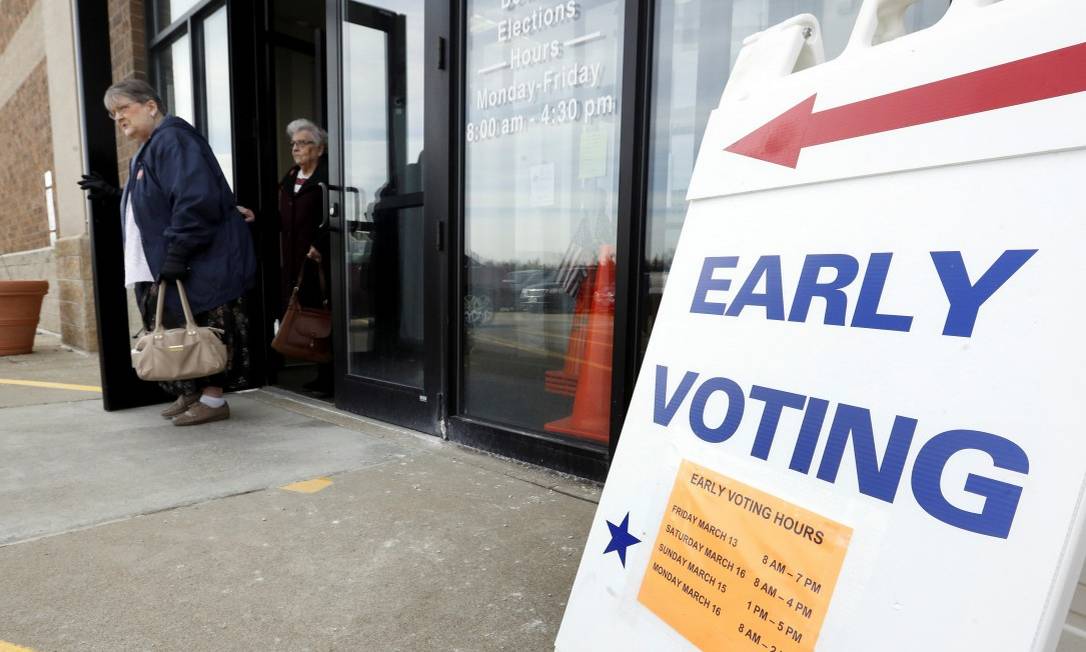 Eleitores foram às urnas antecipadamente em Ohio, um dos quatro estados com prévias hoje : governador entra com recurso para adiar votação Foto: AARON JOSEFCZYK / REUTERS