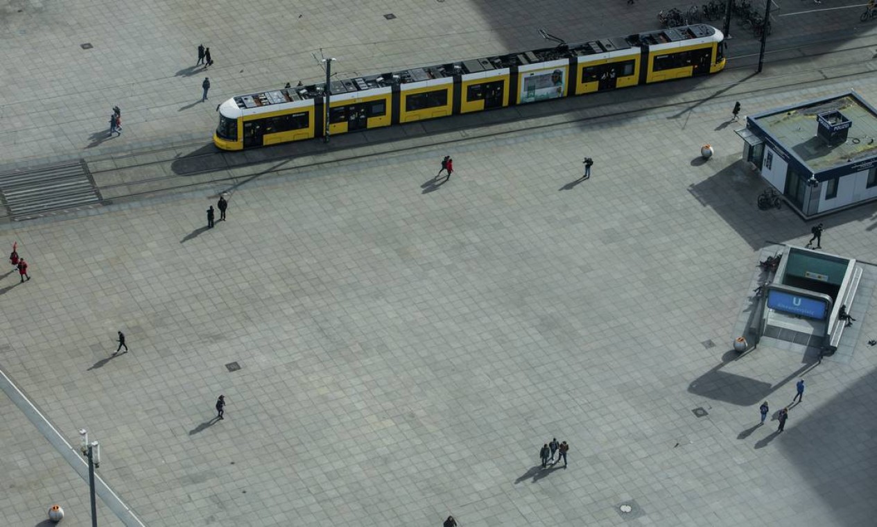 Em Berlim, "mantenha distância", apela o governo alemão Foto: Emile Ducke / NYT