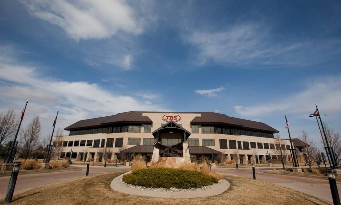 Fábrica da JBS no Colorado tem surto de coronavírus; dois trabalhadores