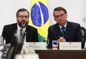O ministro Ernesto Araújo e o presidente Jair Bolsonaro Foto: Marcos Corrêa / AFP