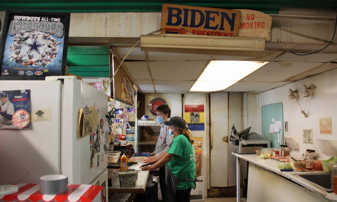 Tom Owens é dono da lanchonete onde Biden pede sanduíche sabor italiano quando vai a Scranton Foto: Paola de Orte