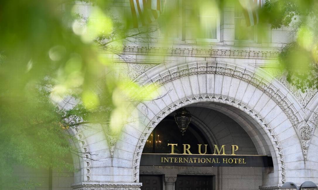 O Trump International Hotel em Washington, onde o presidente costumava ir jantar com frequência Foto: Erin Scott / Reuters