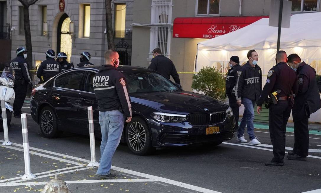 Carro que atropelou vários manifestantes do Black Lives Matter em Manhattan Foto: AFP 