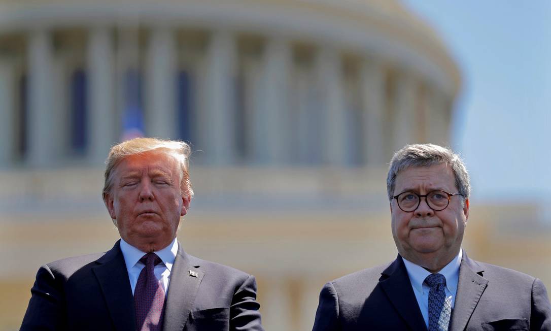 O presidente dos Estados Unidos, Donald Trump, e o secretário de Justiça William Barr em um evento no dia 15 de maio de 2019 Foto: CARLOS BARRIA / REUTERS