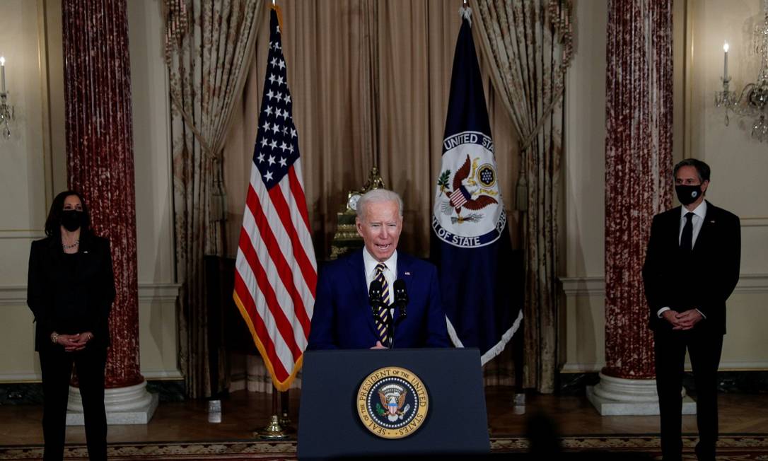 O presidente dos Estados Unidos, Joe Biden, em discurso no Departamento de Estado nesta quinta-feira Foto: TOM BRENNER / REUTERS