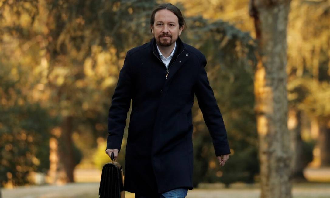 O líder do Podemos Pablo Iglesias chega para a primeira reunião de gabinete no Palácia Moncloa, em Madri, em 14 de janeiro de 2020: ele deixou o governo hoje Foto: SUSANA VERA / REUTERS
