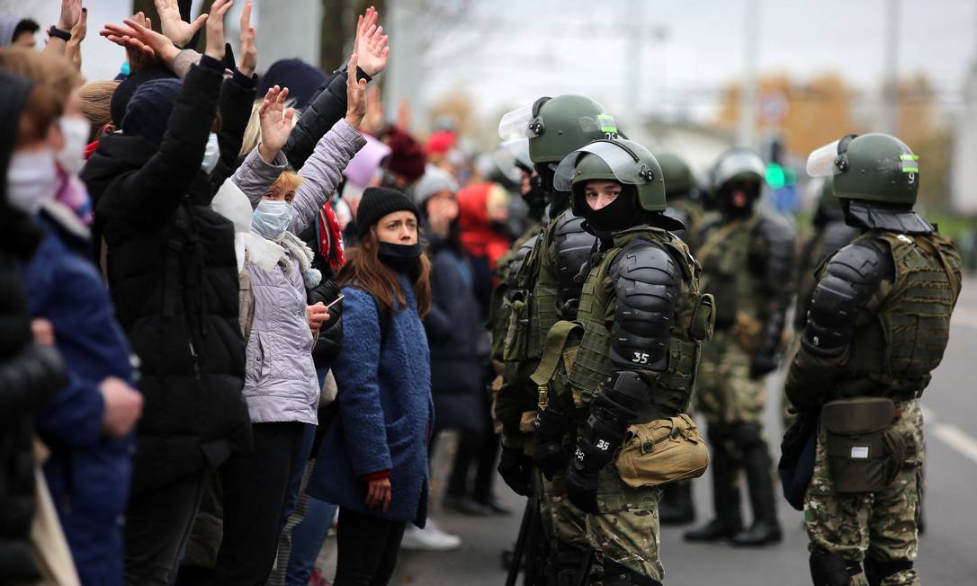 Manifestações contra o governo de Lukashenko começaram em agosto de 2020 em reação ao resultado eleitoral Foto: STRINGER / AFP