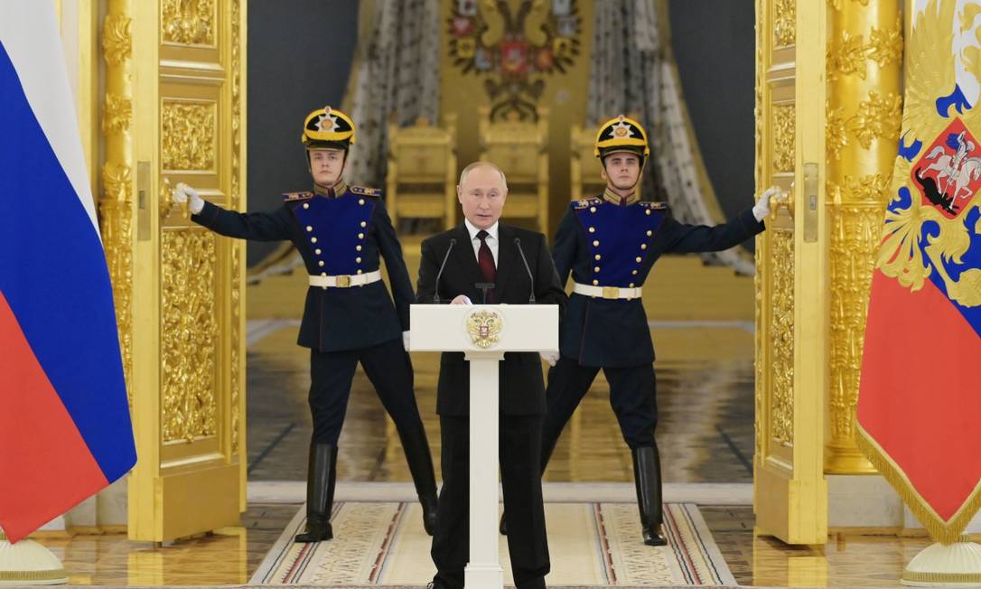 O presidente russo, Vladimir Putin, discursa durante cerimônia para receber credenciais de embaixadores estrangeiros no Kremlin em Moscou Foto: SPUTNIK / via REUTERS