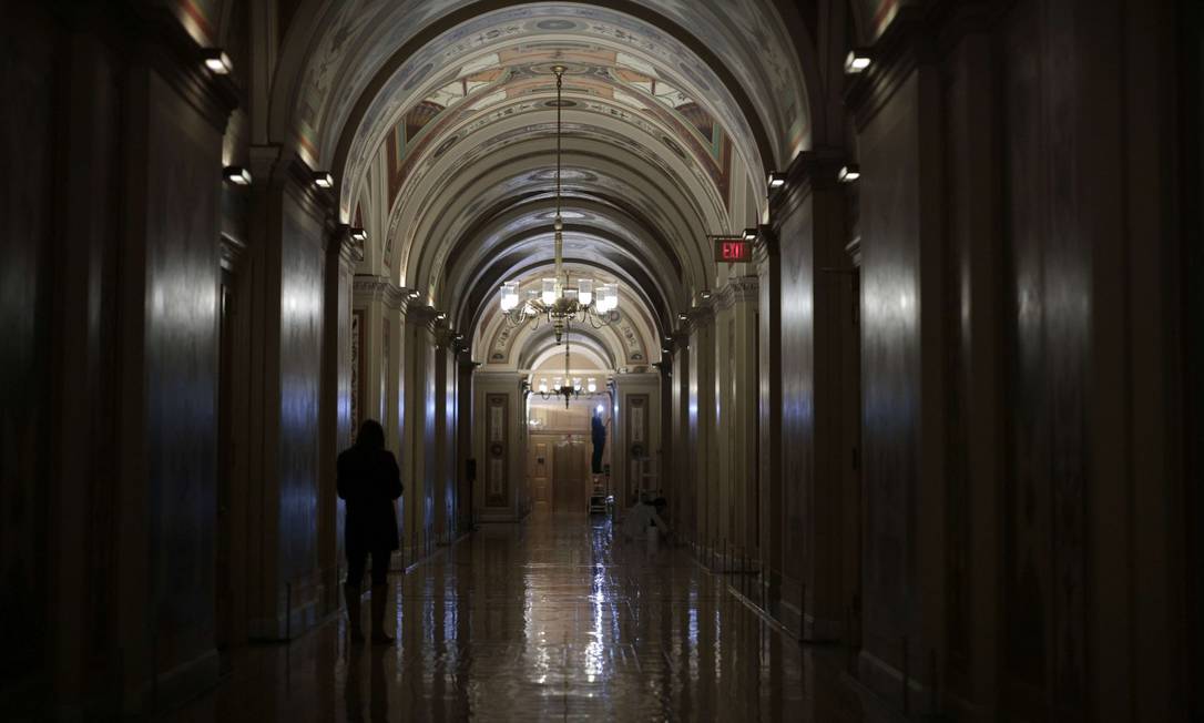 Corredor do Senado americano, que aprovou o aumento da dívida nesta quarta-feira à noite Foto: Anna Moneymaker / AFP