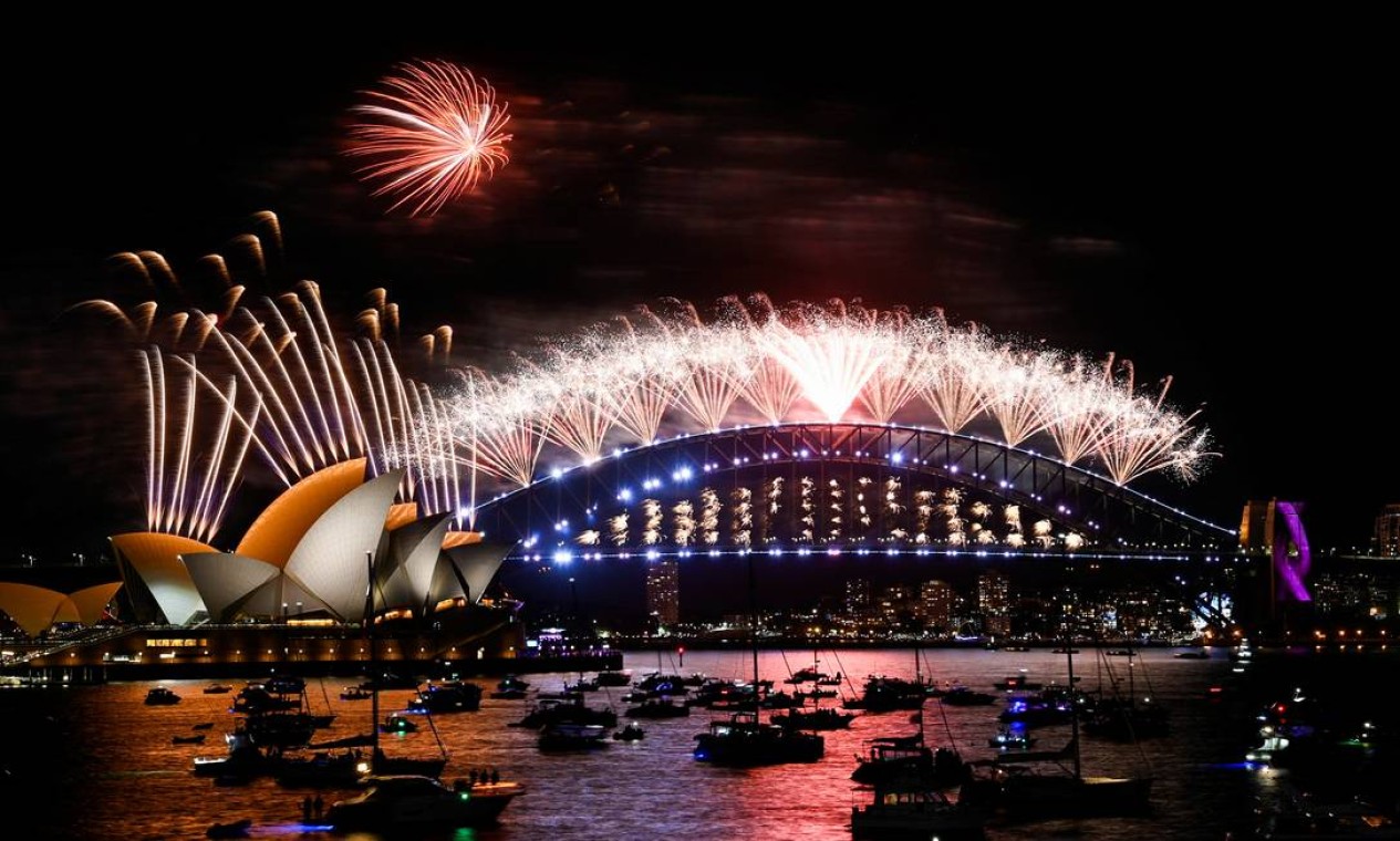 Queima de fogos no porto de Sydney durante as celebrações da véspera de Ano Novo em Sydney, Austrália, em 1º de janeiro de 2022 Foto: JAIMI JOY / REUTERS