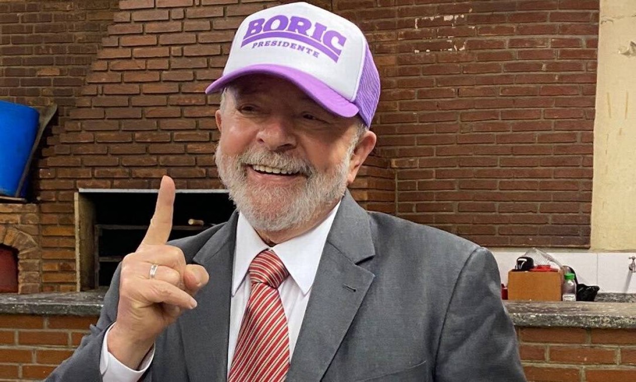 Após Bolsonaro recusar convite, Boric faz sondagens para convidar Lula para posse - Jornal O Globo