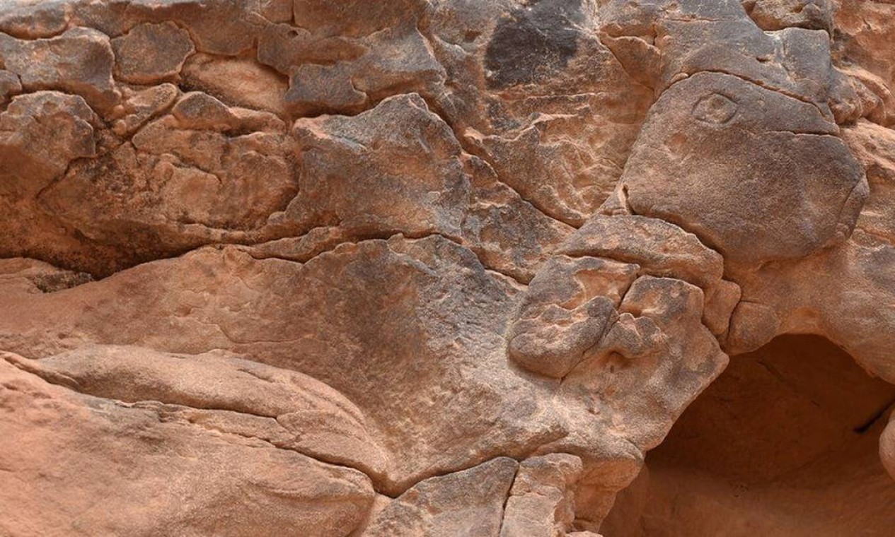 De acordo com o novo estudo, as esculturas foram criadas antes mesmo da domesticação dos camelos, considerada um marco para o desenvolvimento da região. Foto: AFP