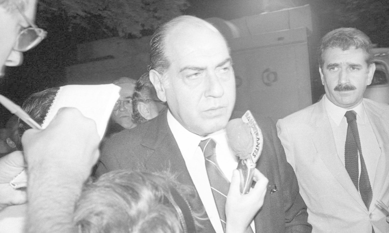 O então governador de Minas Gerais, Hélio Garcia, visitou Tancredo no Incor Foto: Antônio Carlos Piccino / Agência O Globo