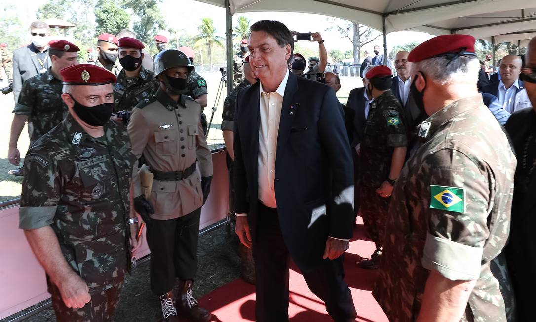 Sem máscara, Jair Bolsonaro participa de evento na Vila Militar Foto: Marcos Correa / Divulgação