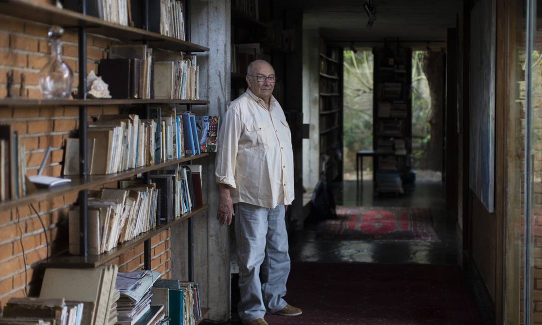 O filósofo José Arthur Giannotti, em sua casa, em São Paulo, em fevereiro de 2020 Foto: Edilson Dantas / Agência O Globo