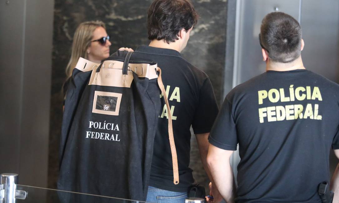 Agentes da Políca Federal. Foto: Fabiano Rocha / Agência O Globo
