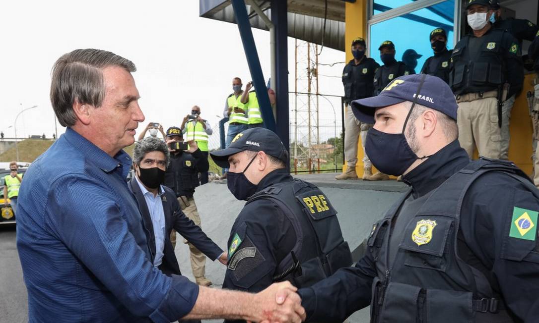 Bolsonaro procurou o relator geral do Orçamento, deputado Hugo Leal, para viabilizar aumento para integrantes da PF, da Polícia Rodoviária Federal e do Departamento Penitenciário Nacional Foto: Valdenio Vieira/PR