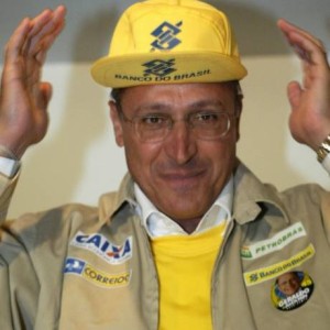 Em 2006, na disputa presidencial, Alckmin comparou Lula a um "ladrão de carros" e disse que, se eleito não faria privatizações Foto: Gustavo Miranda / Infoglobo / 18/10/2006