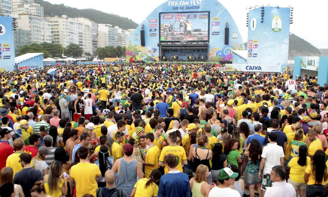 Entre otimismo e apreensão, começa Copa do Mundo no Brasil