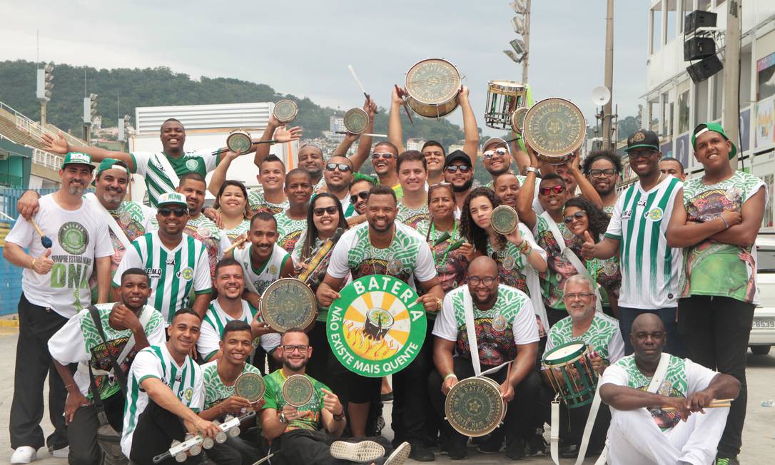 Carnavalesco do Salgueiro celebra Estandarte de Ouro apesar de falta de  verba: 'Ano difícil' - Jornal O Globo