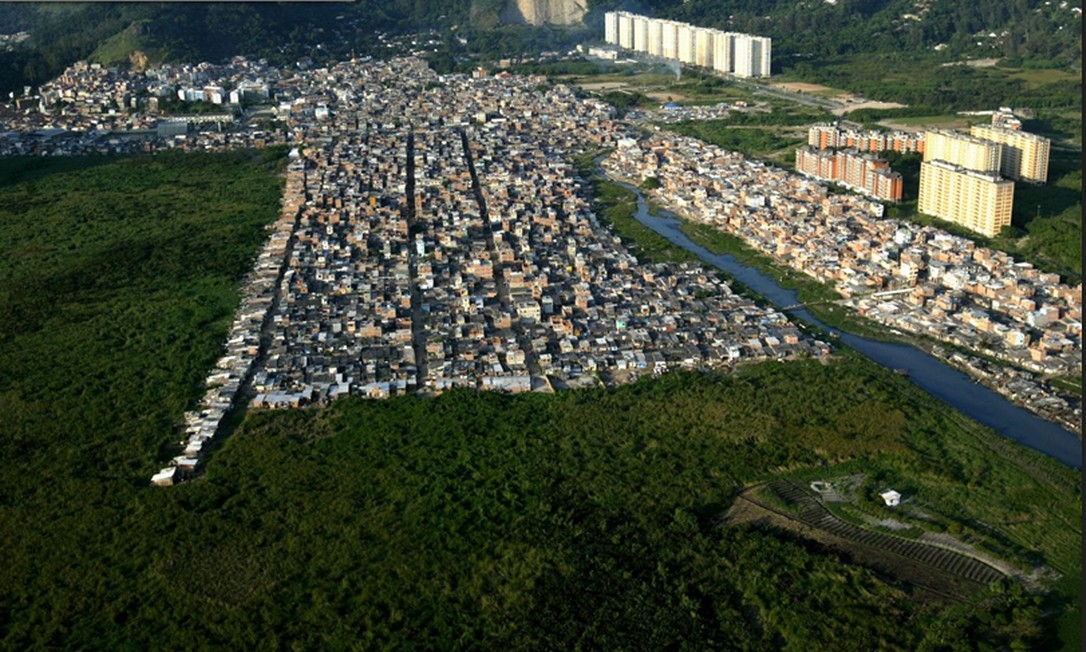 Milícia é o maior temor de 29% dos moradores de comunidade, aponta pesquisa