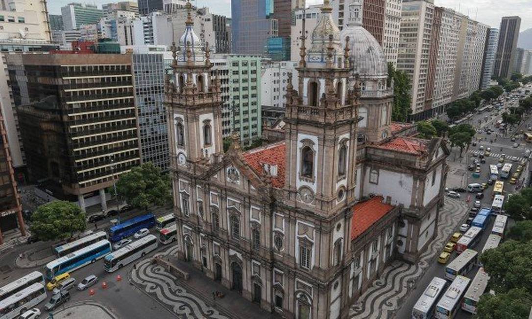 Igreja da Candelária é um dos marcos da avenida, símbolo do Centro do Rio Foto: Marcelo Régua