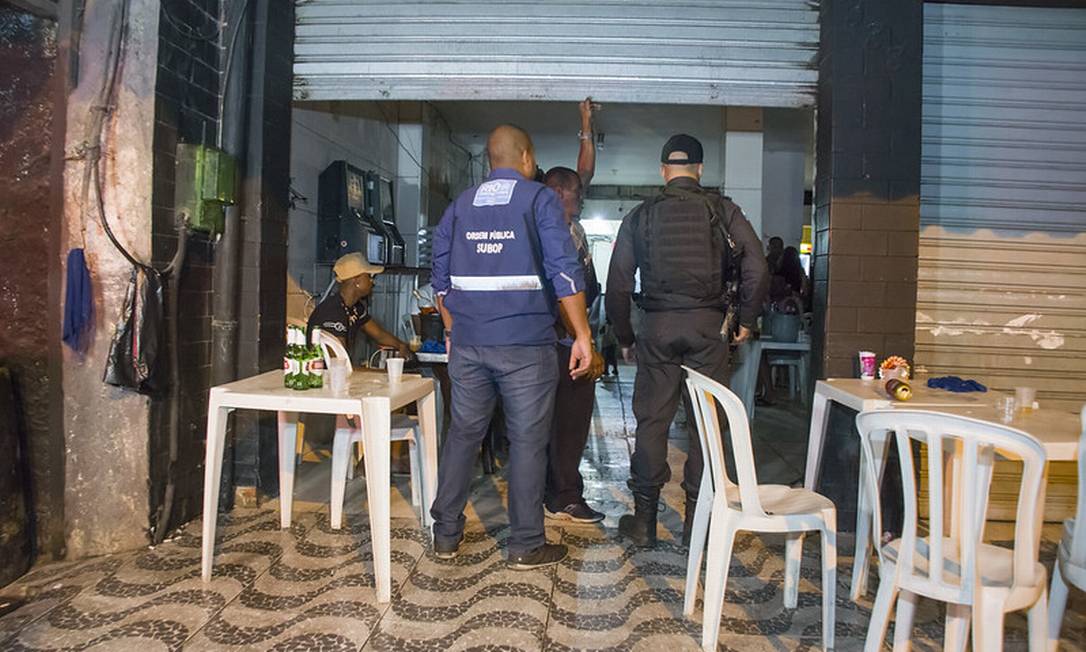 Bar em Curicica é fechado por funcionar durante quarentena do coronavírus Foto: Marco Antonio Rezende / Divulgação / Prefeitura do Rio