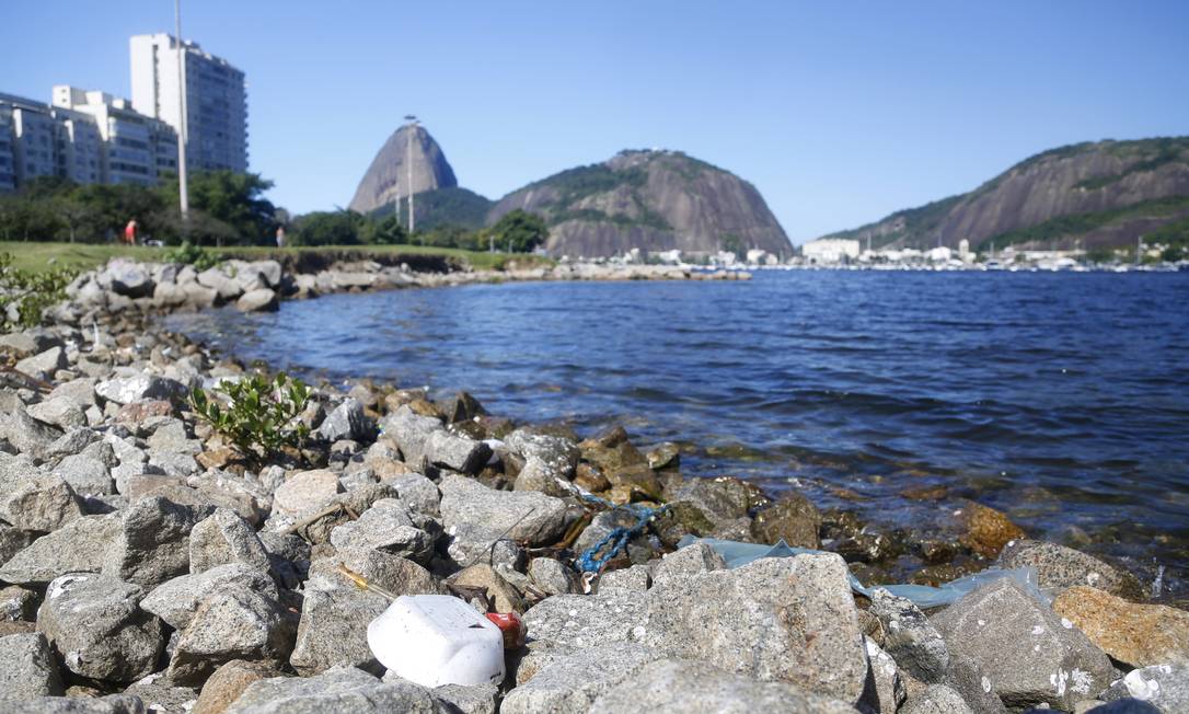 As águas da Baía de Guanabara: seu potencial econômico e seus desafios ambientais estarão em debate na Semana Rio 2020 Foto: Fabio Rossi / Agência O Globo