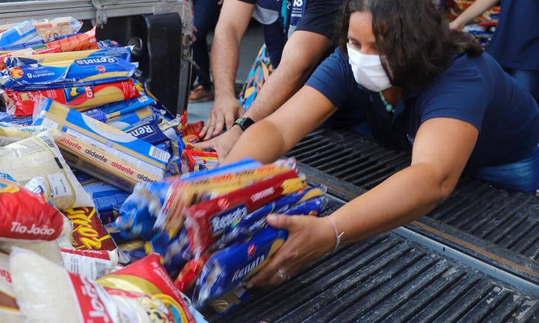 Funcionários da JUVRio recebem doações Foto: Divulgação
