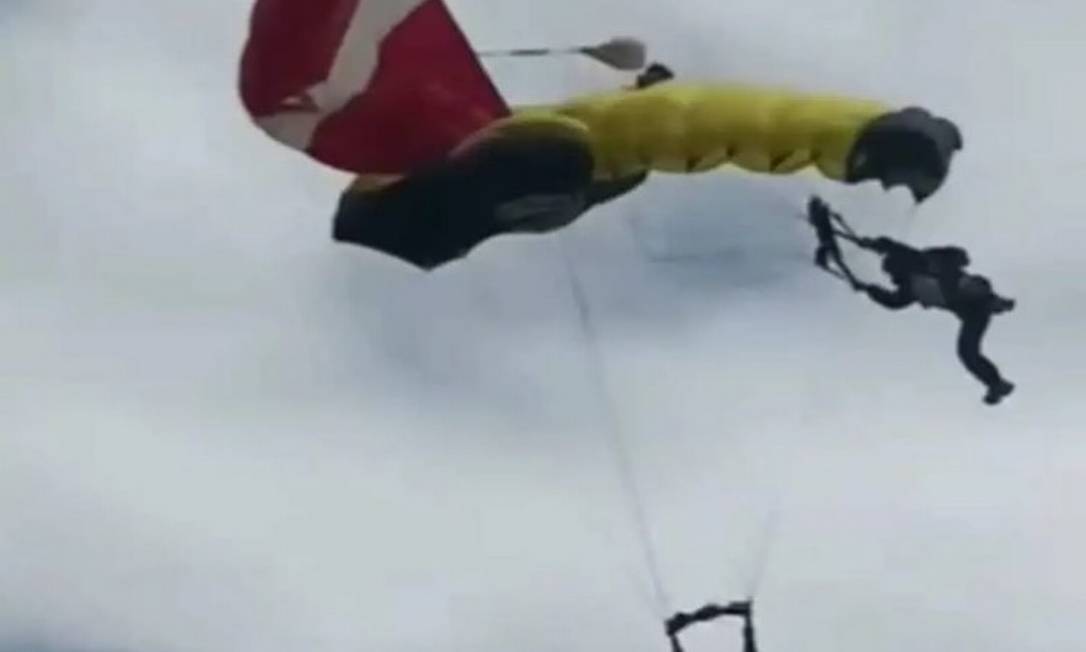 Paraquedas se enrolaram durante pouso Foto: Reprodução Internet
